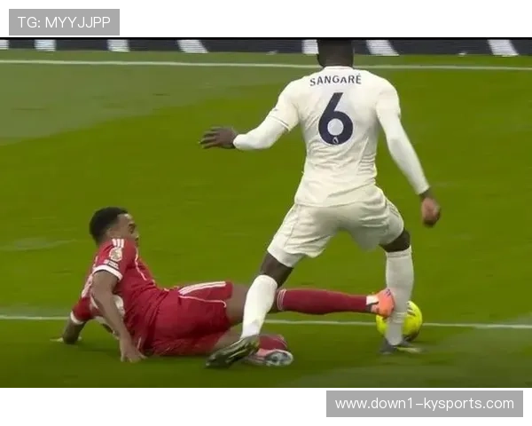 诺丁汉森林客场五后卫体系 依赖定位球偷袭与防守反击